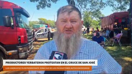 Productores yerbateros protestan en el cruce de San José