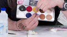 Cómo hacerte un tatuaje temporal casi real - Makeup Room con Peter Cortés
