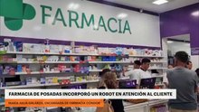 Farmacia de Posadas incorporó un robot en atención al cliente