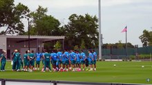 AO VIVO | Jogadores realizam treino em campo na preparação para jogo contra Escócia