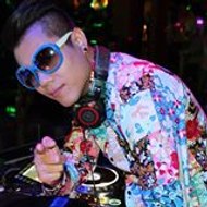 เป็นเอก เป็นดีเจ