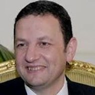 عابر سبيل ينتظر الرحيل