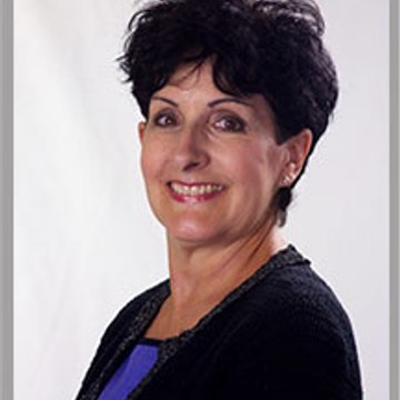 Anne Houston Sells Real Estate