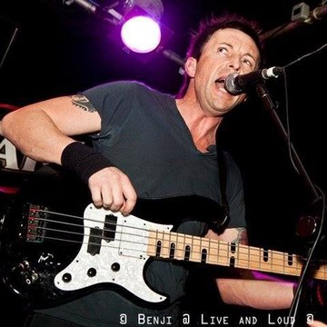Leeandrewsbassist