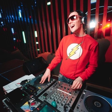 DJ SuperStar диджей на свадьбу, диджей Москва