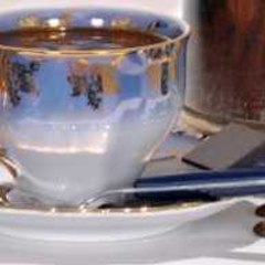 Masa cu cafea ceai biscuiti