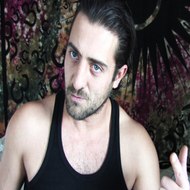 Yanni officiel yannidan