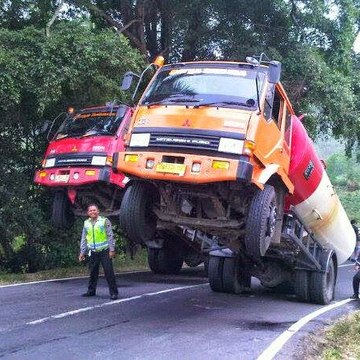 INDONESIAN TRUCK VIDEO