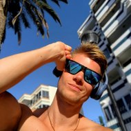 Stan In The Canaries