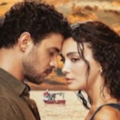 عيناك كالبحر الأسود