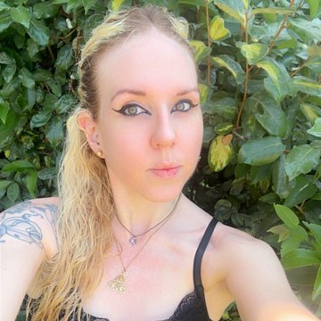 Maë.darkrom