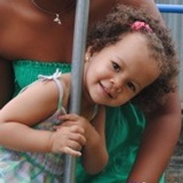 NOMENA &HARENA MAMPIKONIENE