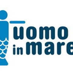 uomo in mare