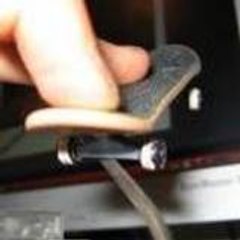 l-u-c-a-skate
