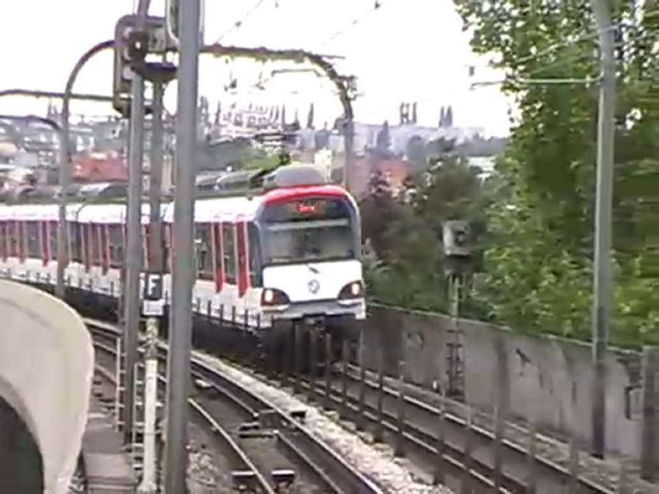MS61 et MI2N sans arret à la gare de Neuilly Plaisance sur la ligne A du RER