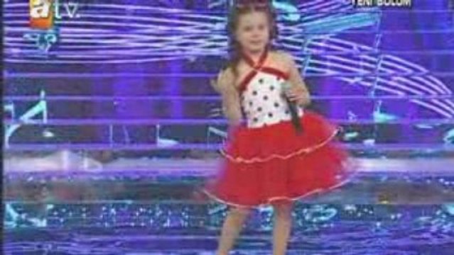 berna karagözoğlu ellerini çekip benden