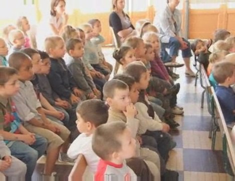 Spectacle de marionnettes à l'école Malraux de Cambrai