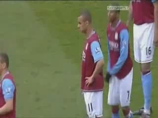 Ashley Young fait une blague a agbonlahor