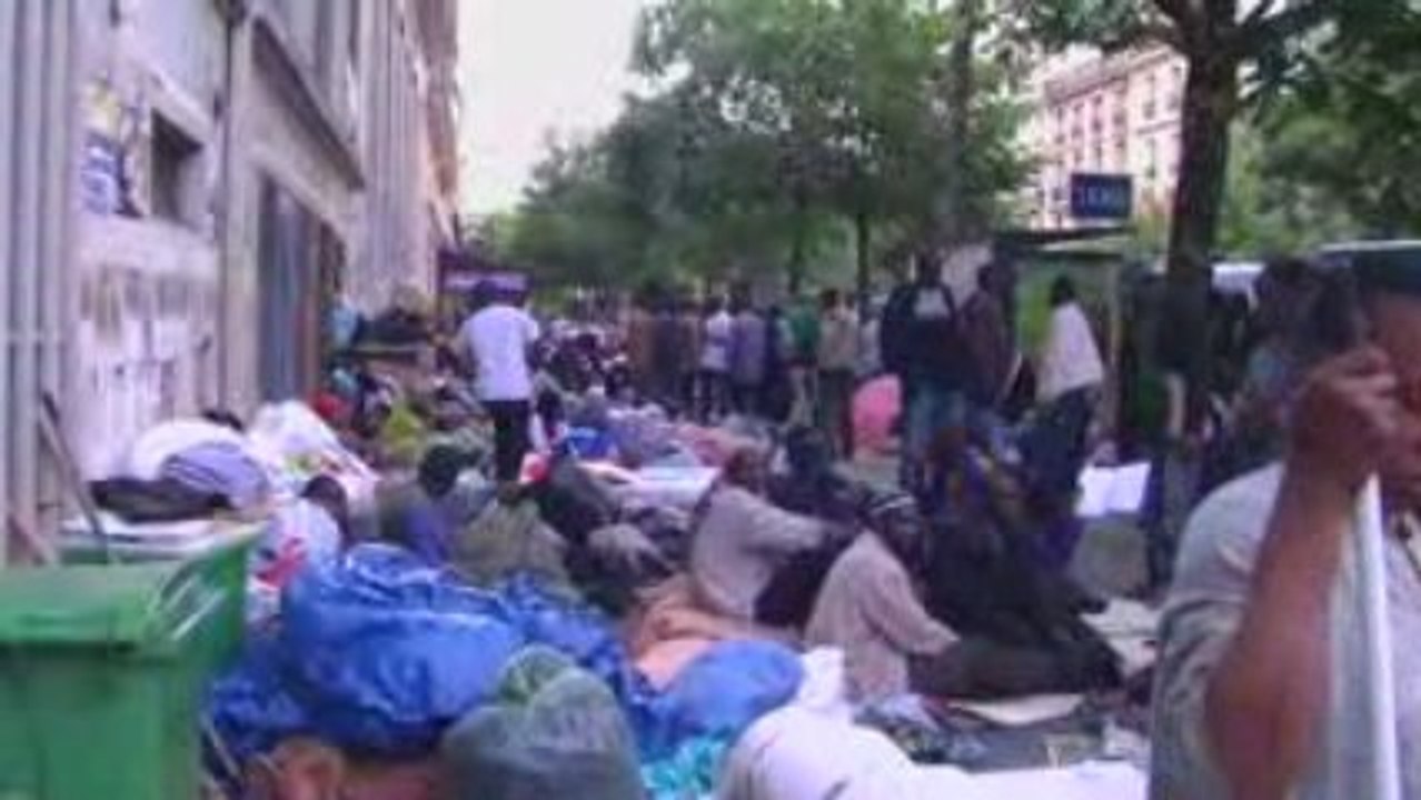 Travailleurs sans-papiers sur le trottoir