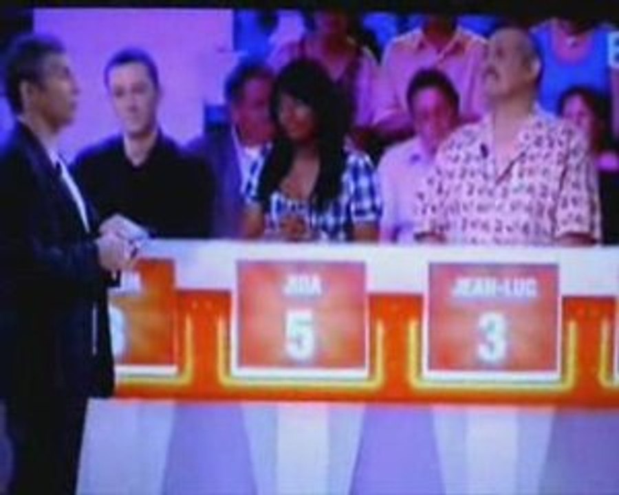 Nagui parle ed la voix de  Mylène Farmer