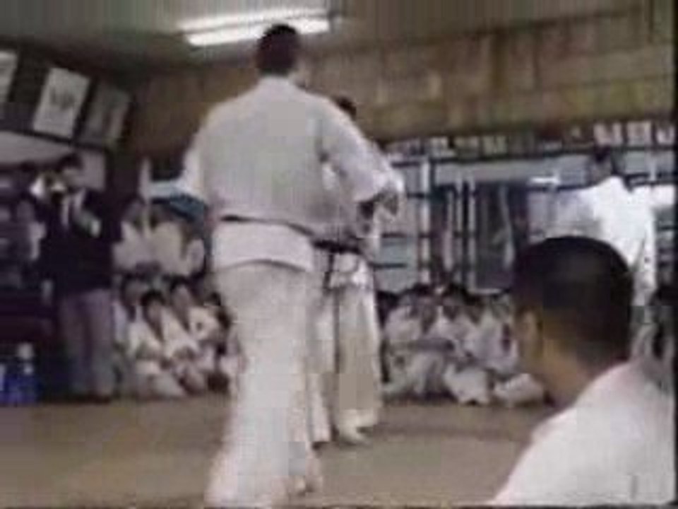 1 VS 100 : Kyokushin100 man kumite 2/3