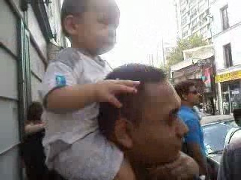 Sothea et Papa Sam au MoonWalk d'Oberkampf juin 2009