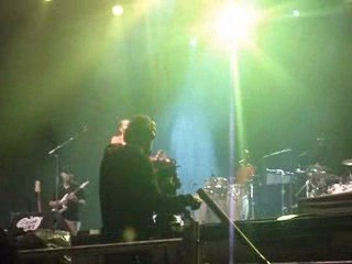 Ayo rend hommage à MJ au festival couleurs café