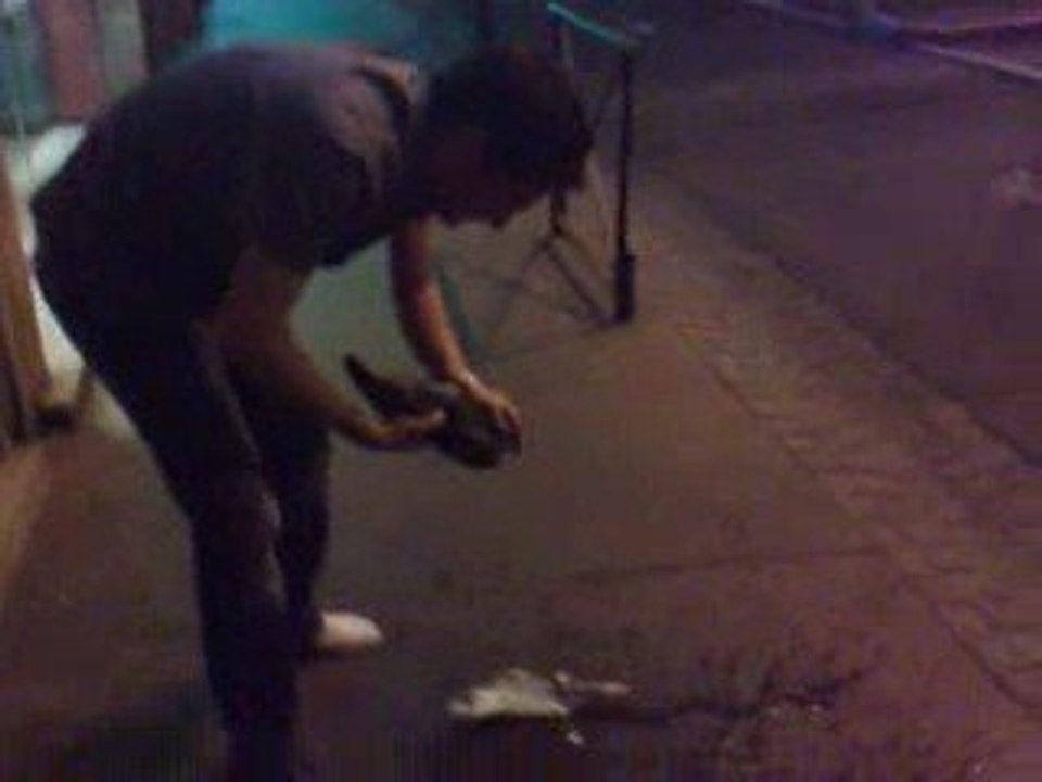 [Test] Ouvrir une bouteille de vin avec une chaussure ...