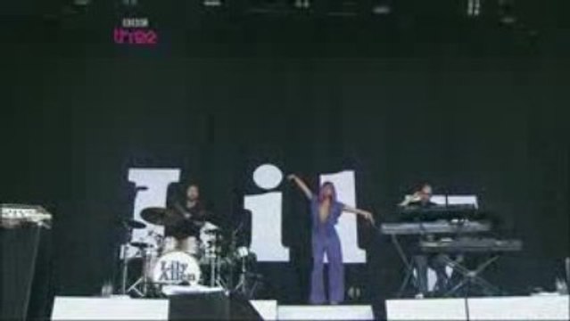 Lily Allen Womanizer live glast2009