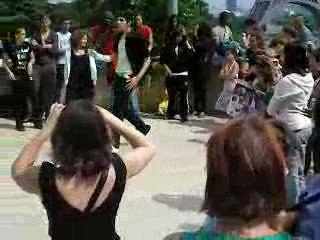 hommage a Michael Jackson a la tour eiffel