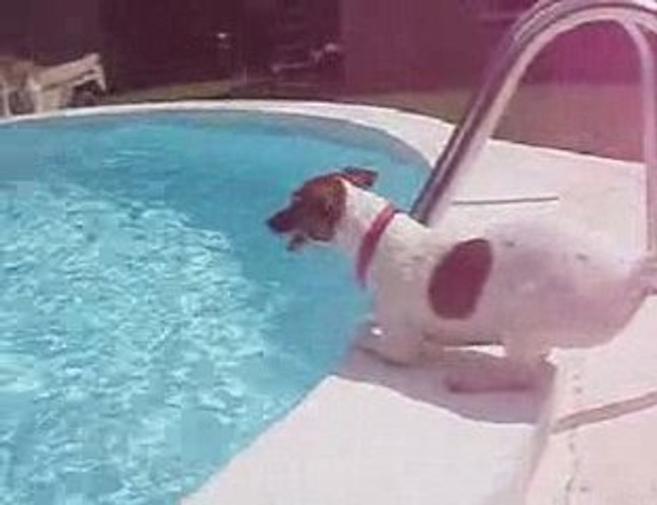 Dely et son papa dans la piscine