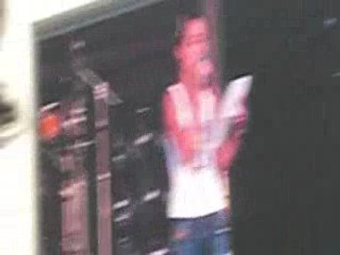 Leslie slam sur la scène Paris à Solidays