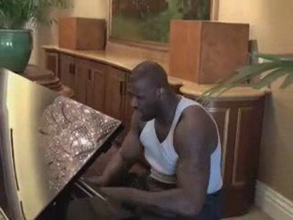 Shaq au piano!!!