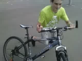 Didgeo en velo dans Jacques peletier