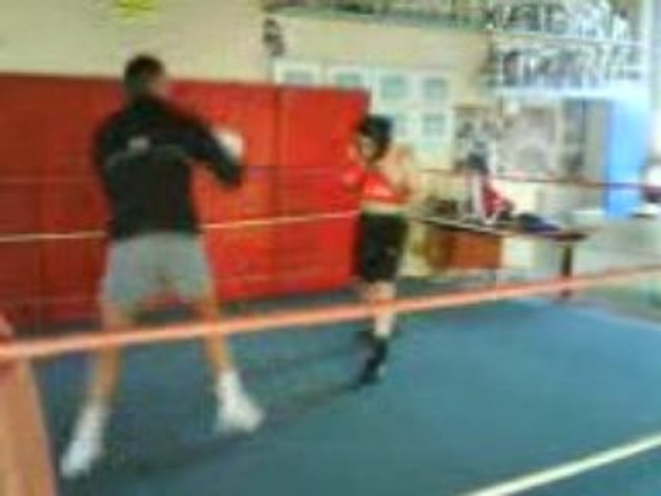 sparring entre in figther vs out boxer