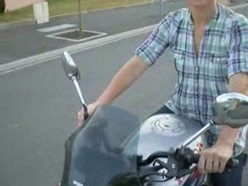 Elé sur sa moto