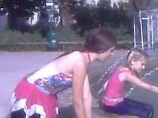 À la claire fontaine M'en allant promener Que que les filles