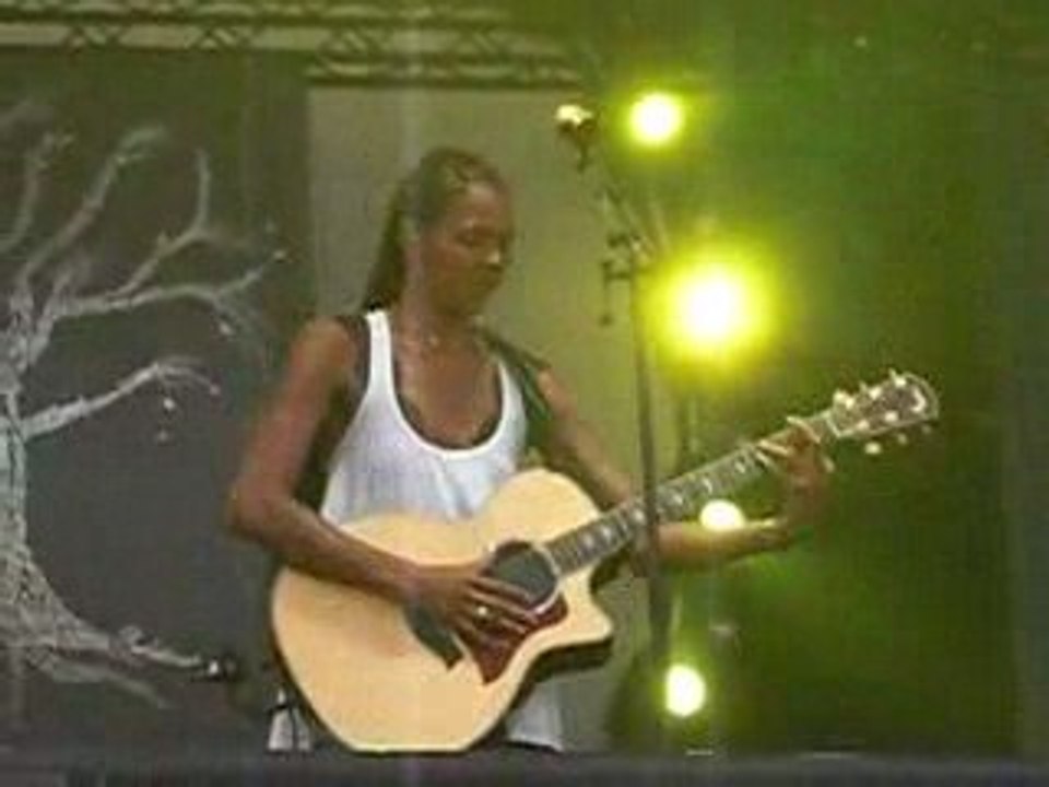 Ayo live à Solidays