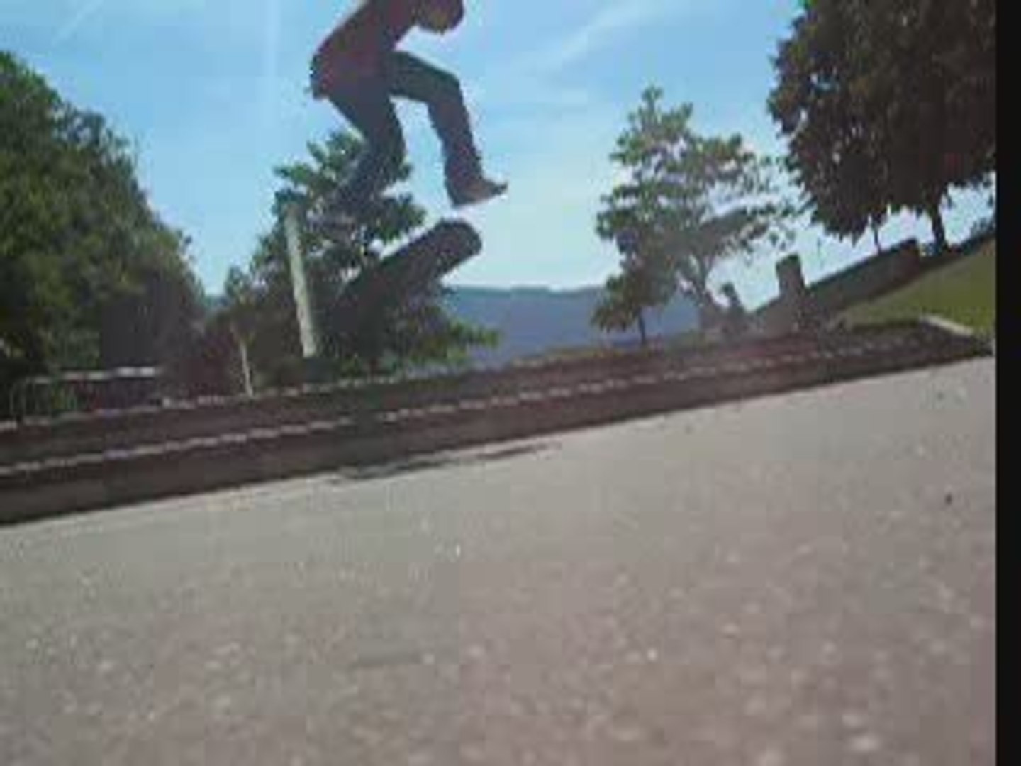 ⁣quent  heel flip