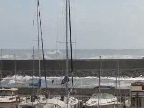 Vague 28 juin 09 Scooter de mer St Gilles (Réunion)