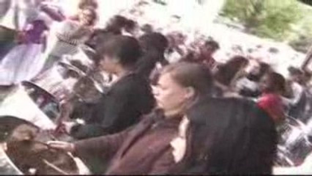 concert de maeva au steel drum avec le groupe zebda