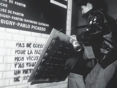 Miss Tic : la femme qui mur-murait à l'oreille des murs.