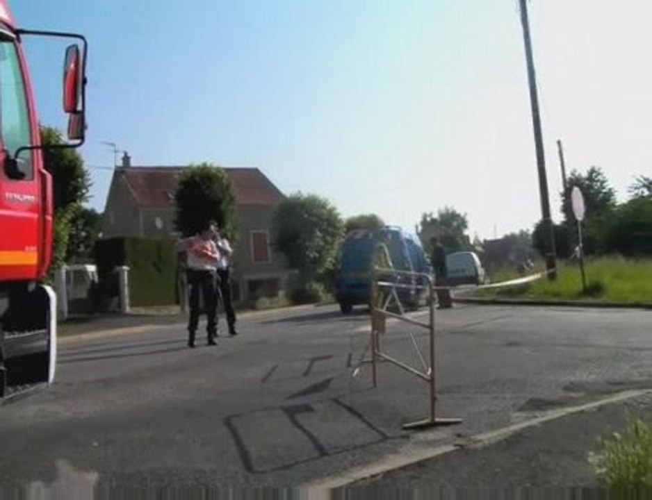 Poteau électrique en feu à Boissy-le-Châtel