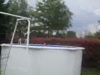 Quentin dans la piscine