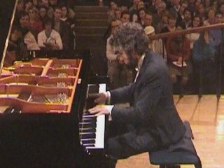 Nicolas Celoro joue Liszt, Rhapsodie hongroise n° 2 avec une cadence composée par lui-même