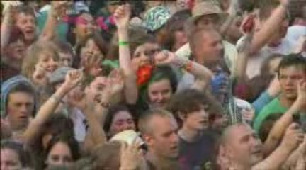 Lily Allen - The Fear live glast2009