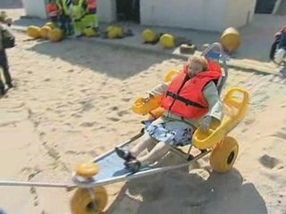 Accueil des handicapés sur la plage de Calais