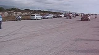 peugeot 104 vs yamaha r1