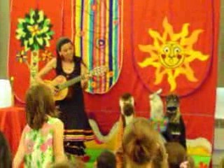Dora en concert à la Bibliothèque du Jardin de Ville