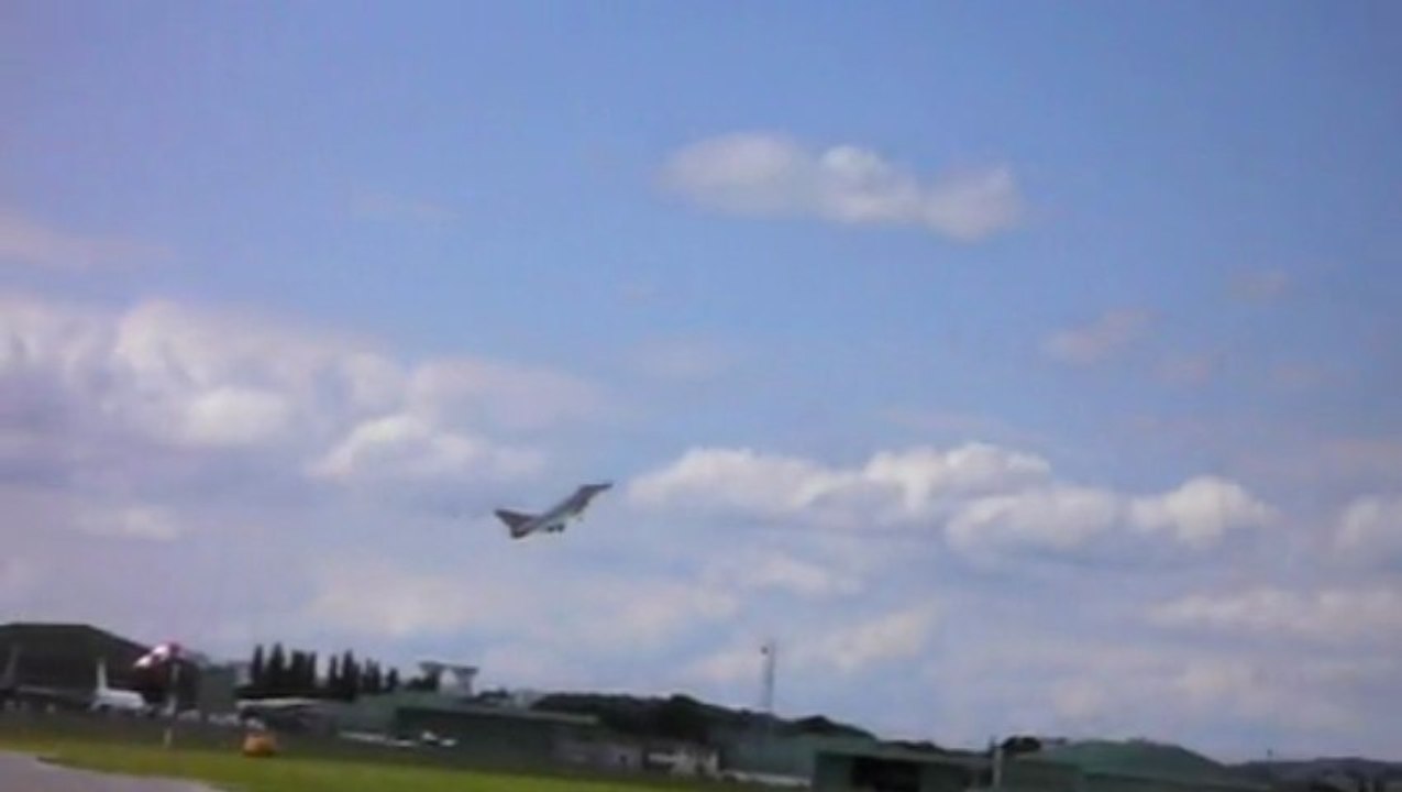 Démonstration de  l'eurofighter Typhoon au salon du Bourget